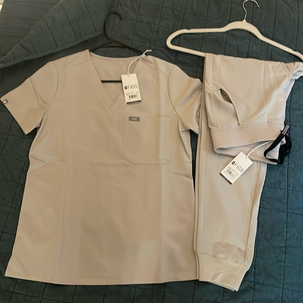FIGS SET NWT